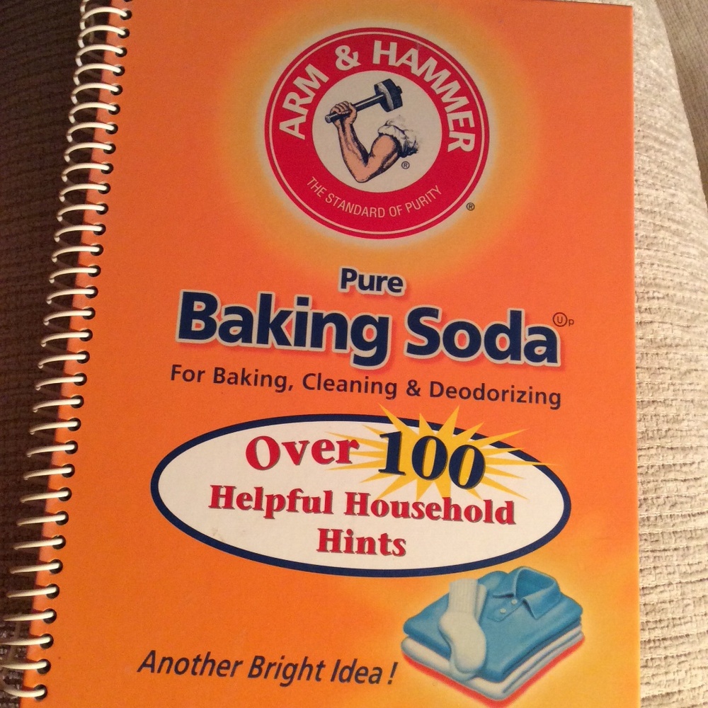 Arm & Hammer Pure Baking Soda Over 100 Helpful Household Hints Book